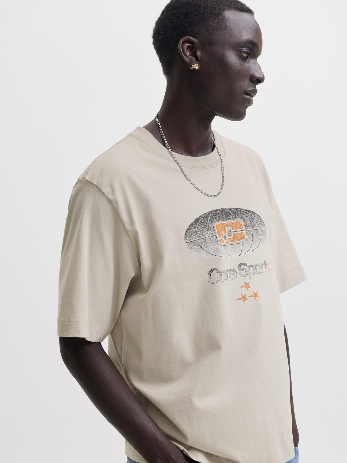 model_shot-creative